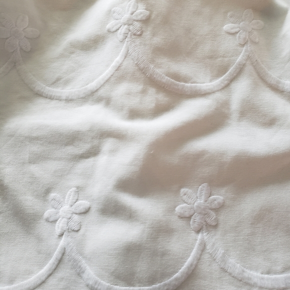 Host Pick 🥂 Lilly Pulitzer White Embroidered Floral Stapless Mini Dress - Picture 4 of 12